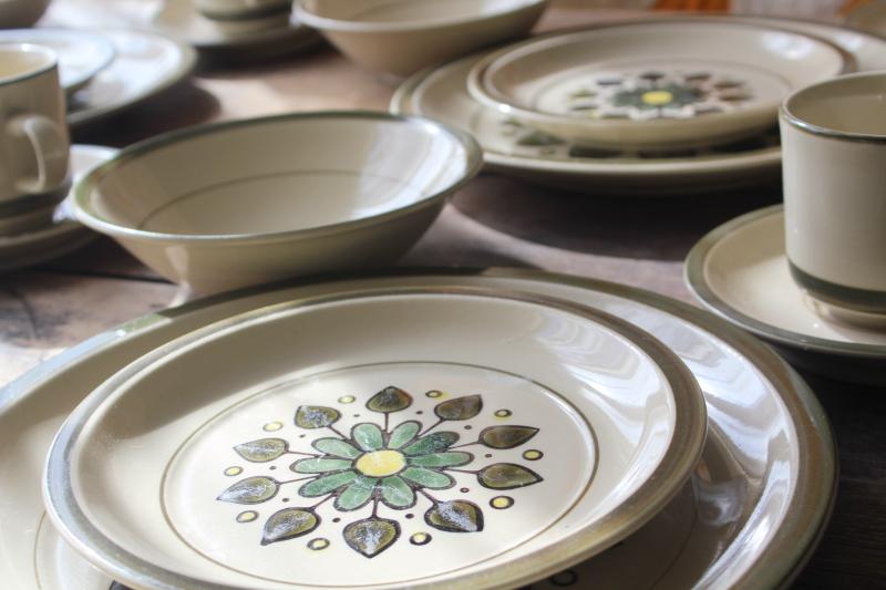 photo of 70s vintage Japan stoneware dinnerware set, hippie mod flower power daisy starburst #6