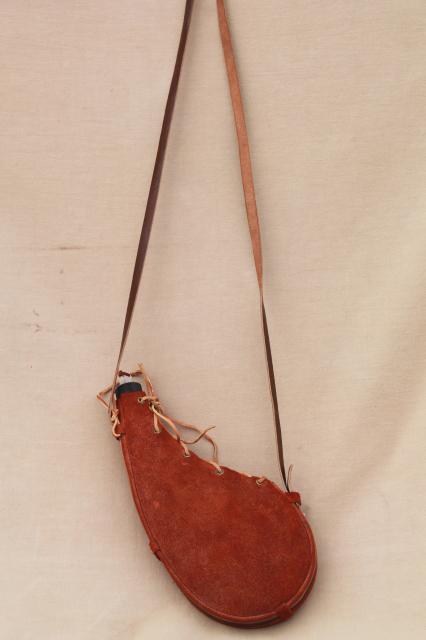 photo of 70s vintage Mexican leather shoulder strap canteen bag, water or wine bottle flask #1