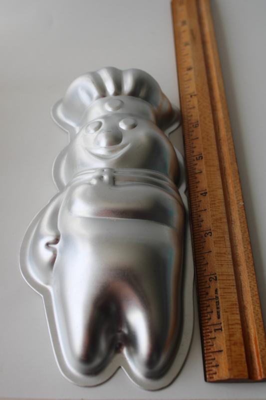 photo of 70s vintage Pillsbury doughboy cake baking pan, toy kitchen utensils, cookbook #5