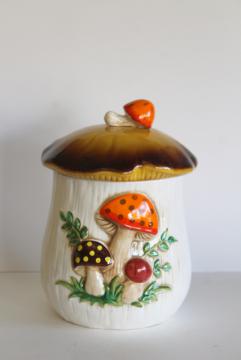 catalog photo of 70s vintage Sears Merry Mushroom cookie jar, large ceramic canister retro kitchenware