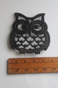 catalog photo of 70s vintage black metal trivet, fat little owl kitchen wall art or fall decor 