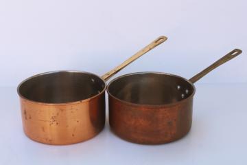 catalog photo of 70s vintage copper saucepans w/ brass handles, french country style copper pans 