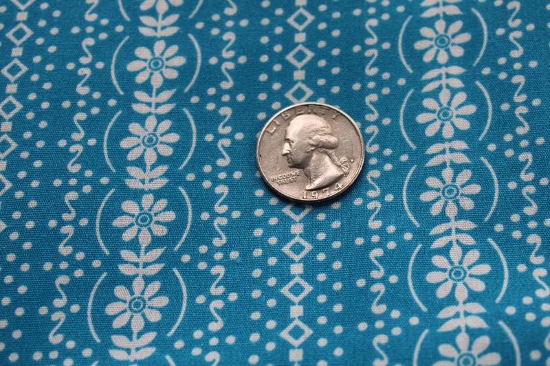 photo of 70s vintage cotton fabric, flower stripe white daisy chain on aqua blue #2