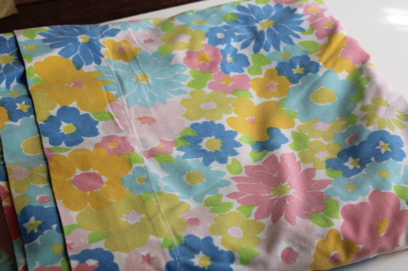 photo of 70s vintage flat queen sheet Dan River poly / cotton flower power print #1