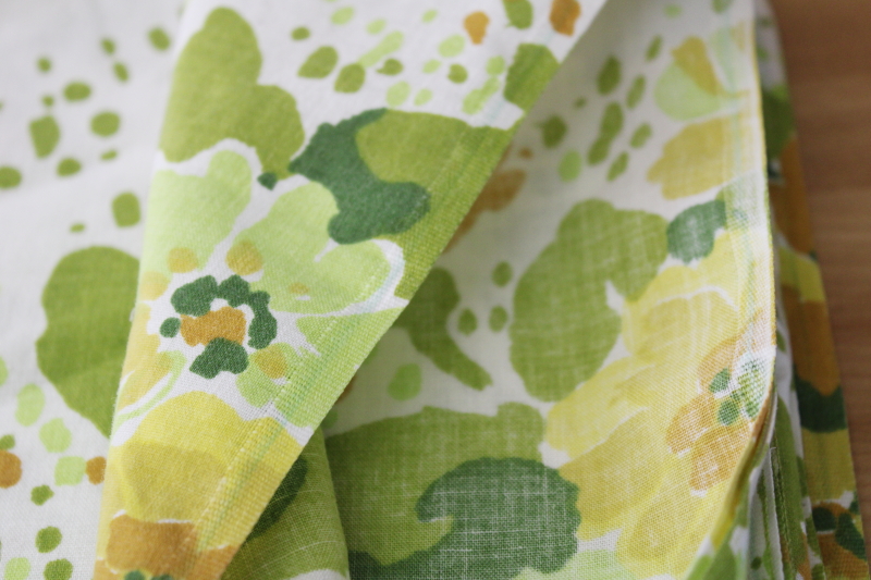 photo of 70s vintage flowered bedsheet twin size flat sheet, retro mod floral in shades of gold & lime green #3
