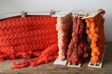 catalog photo of 70s vintage home decor sewing trims, popcorn ball tassels & thick cotton fringe in rust & coral orange 