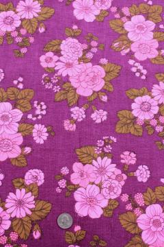 catalog photo of 70s vintage print fabric, retro magenta pink flowers on raspberry purple linen weave cotton fabric