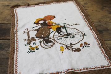 catalog photo of 70s vintage print linen tea towel, girls w/ sunbonnets on antique tricycle