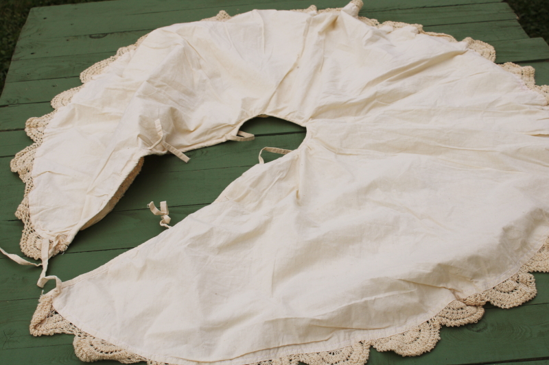 photo of 80s 90s vintage Christmas tree skirt, ivory cotton w/ crochet lace shabby chic farmhouse holiday  #8