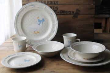 catalog photo of 80s 90s vintage goose w/ bow Aunt Rhody Brick Oven stoneware dishes, plates, mugs, bowls 