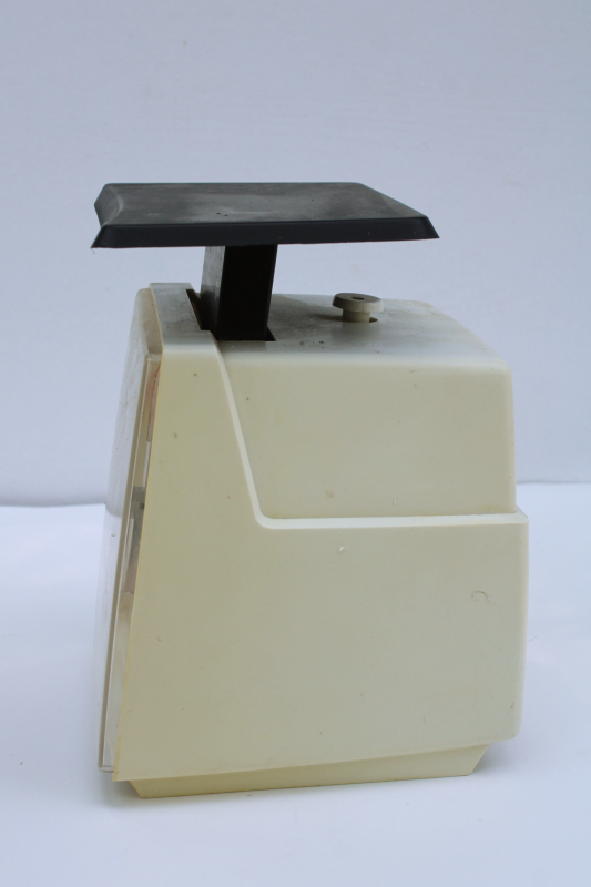 photo of 80s vintage Hanson kitchen scale, mod pastel colors peach pink & mint green face  #4