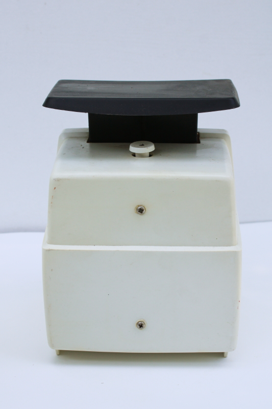 photo of 80s vintage Hanson kitchen scale, mod pastel colors peach pink & mint green face  #5