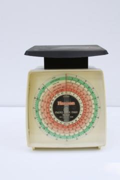catalog photo of 80s vintage Hanson kitchen scale, mod pastel colors peach pink & mint green face 
