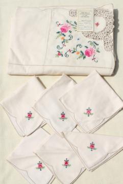 catalog photo of 80s vintage applique cotton lace tablecloth & napkins, mint w/ original Chinese label