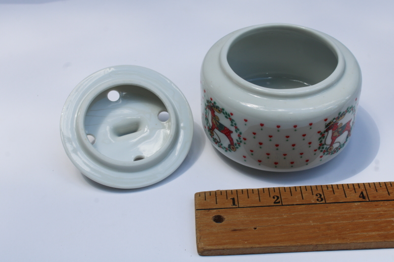 photo of 80s vintage ceramic potpourri pot, jar w/ lid Christmas reindeer pull toy print #3