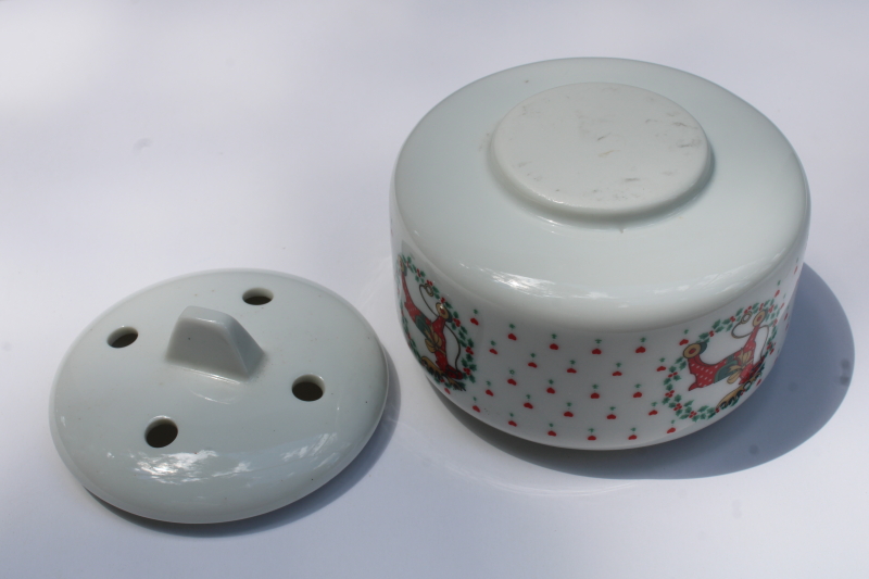 photo of 80s vintage ceramic potpourri pot, jar w/ lid Christmas reindeer pull toy print #4