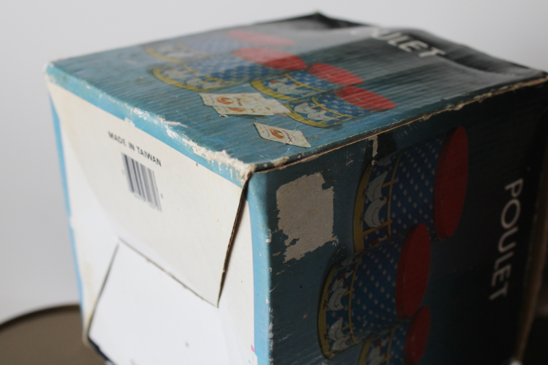 photo of 80s vintage chickens print kitchen canister set, metal tins nesting canisters in original box #3