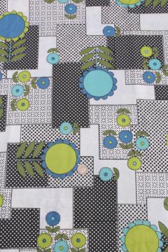 catalog photo of 80s vintage fabric, black & white graphic blocks print w/ giant daisies!