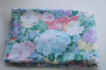 catalog photo of 80s vintage roses floral cotton fabric, Peter Pan print soft pastel colors