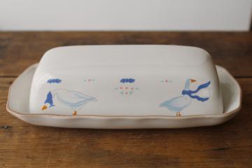 catalog photo of 80s vintage stoneware butter dish, Countryside geese, goose w/ blue ribbon grandma cottage kitchen 