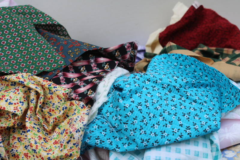 photo of 9 pounds of vintage fabric scraps, cotton prints, floral calico, gingham, girly cottagecore retro #3