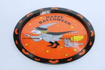 catalog photo of 90s vintage Halloween, happy witch w/ cat print metal tray, wall decor or party plate 