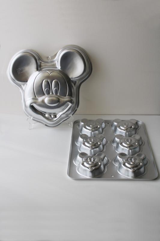 photo of 90s vintage Wilton Disney Mickey Mouse mini cakes & large Mickey head cake pan #1