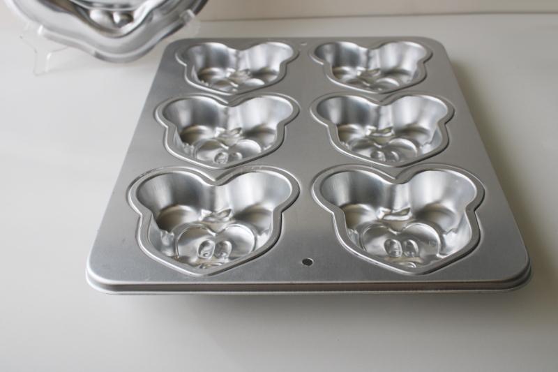 photo of 90s vintage Wilton Disney Mickey Mouse mini cakes & large Mickey head cake pan #2