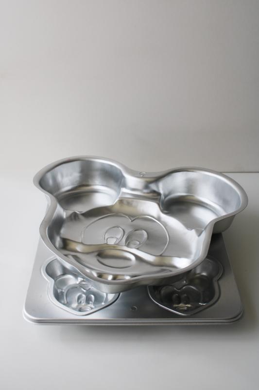 photo of 90s vintage Wilton Disney Mickey Mouse mini cakes & large Mickey head cake pan #4