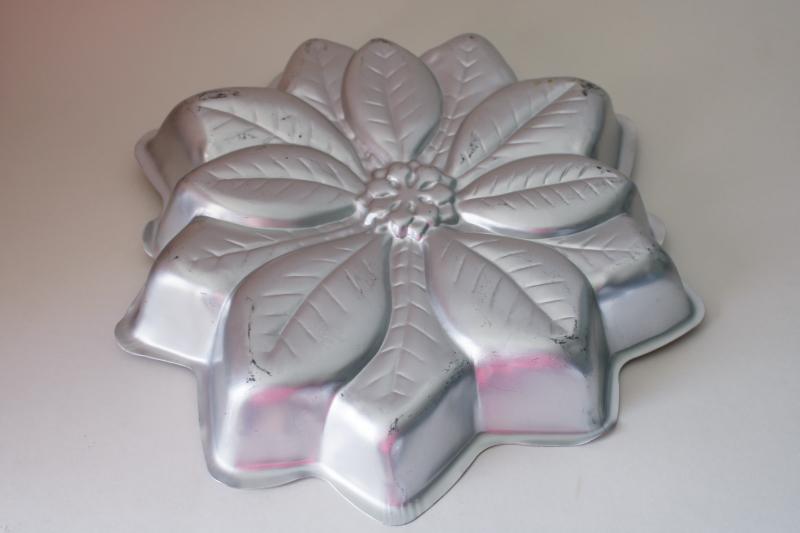 photo of 90s vintage Wilton mold cake pan, Christmas poinsettia holiday wall hanging #1