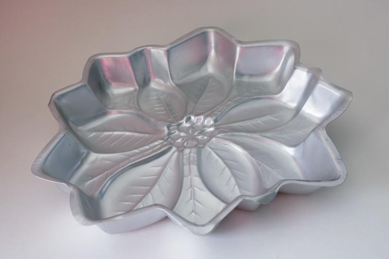 photo of 90s vintage Wilton mold cake pan, Christmas poinsettia holiday wall hanging #4