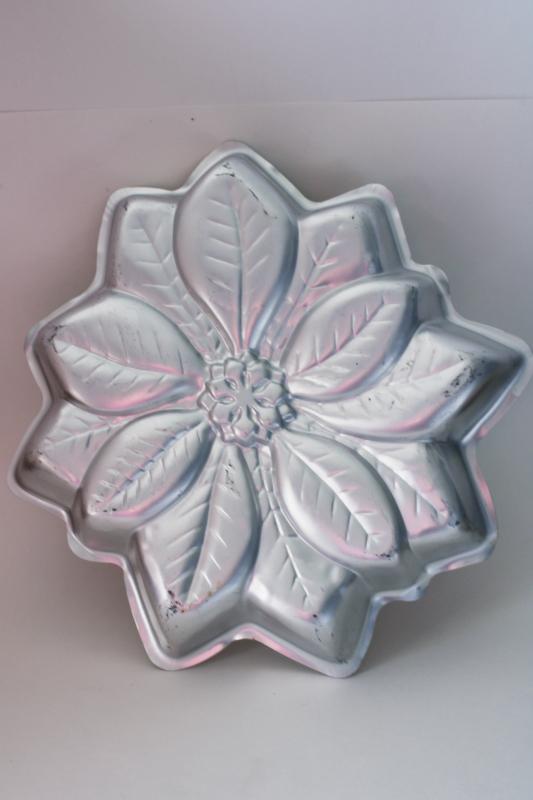 photo of 90s vintage Wilton mold cake pan, Christmas poinsettia holiday wall hanging #6