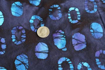 catalog photo of 90s vintage cotton fabric, shibori style hand dyed resist print ink blue, aqua, purple