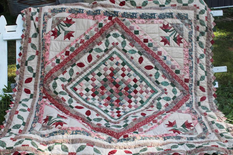 photo of 90s vintage hand stitched cotton quilt, queen size bedspread w/ flowers & vines #1