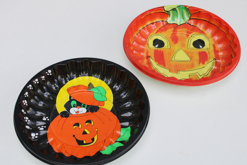 photo of 90s vintage plastic Halloween candy bowls, black cat jack o lantern, pumpkin face #1