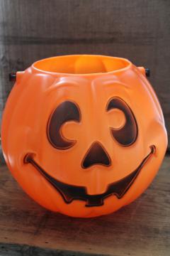 catalog photo of 90s vintage plastic pumpkin Trick or Treat bucket, jack o lantern pail USA made