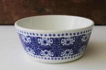 catalog photo of Ali pattern blue & white Arabia Finland vegetable bowl, mod vintage ceramic dish