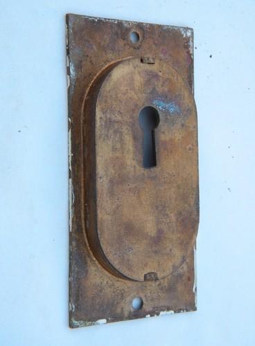 photo of Antique Arts & Crafts vintage ornate fleur-de-lis brass/bronze escutcheon keyhole #3