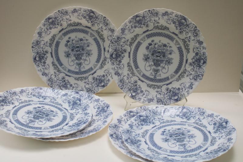 photo of Arcopal Honorine pattern dinner plates, French blue & white toile Arcoroc glassware #7