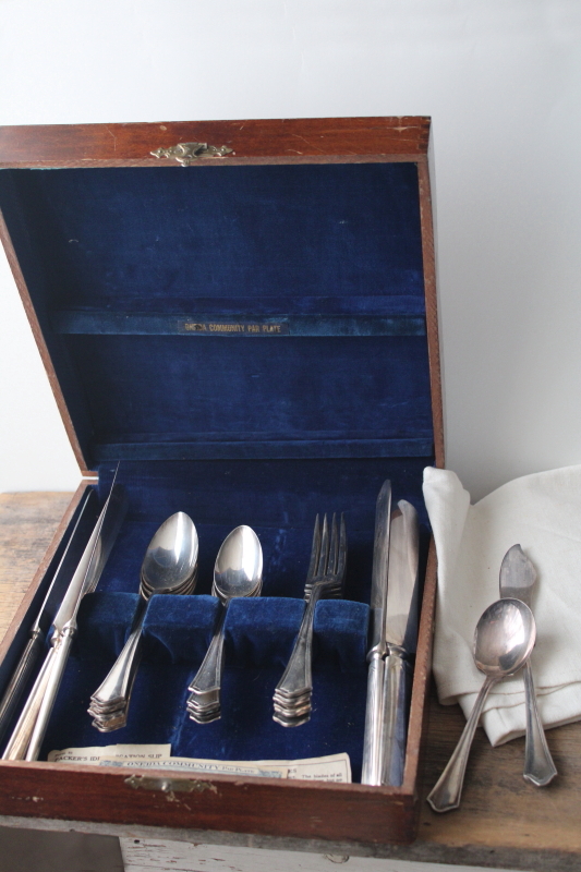 photo of Ashley AKA Vernon 1920s vintage Oneida silver plate flatware set in wood case #1