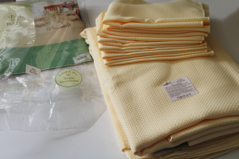 photo of Bardwil butter yellow linen texture woven poly tablecloth & 8 napkins never used set  #1