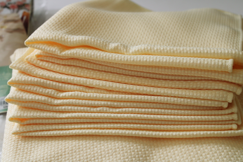 photo of Bardwil butter yellow linen texture woven poly tablecloth & 8 napkins never used set  #3