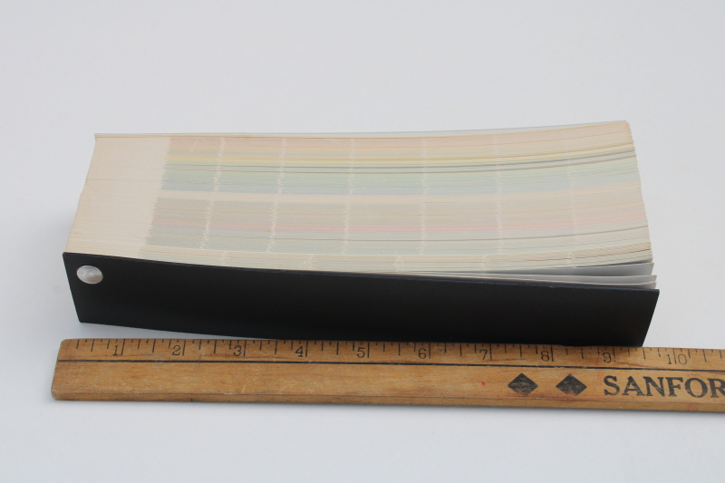 photo of Benjamin Moore paint chips palette of classic colors fan deck color wheel #4