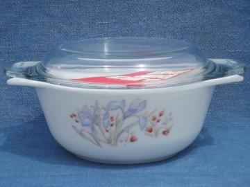 catalog photo of Blue Iris print Pyrex casserole dish, 80s vintage England, never used