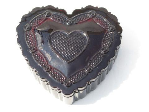 photo of Cape Cod royal ruby red vintage Avon glass heart shape boxes #2