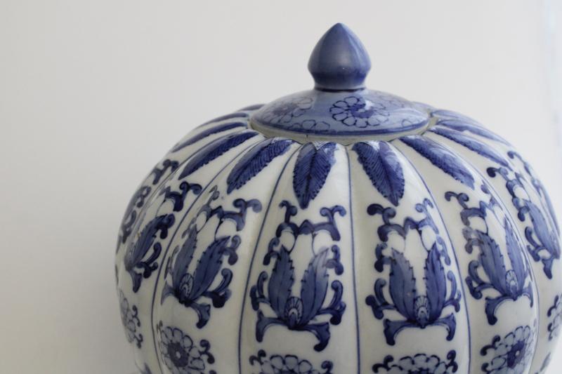 photo of Chinese blue and white ginger jar, 1990s vintage decorative porcelain vase or urn #3