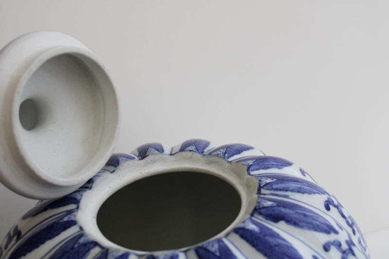 photo of Chinese blue and white ginger jar, 1990s vintage decorative porcelain vase or urn #4