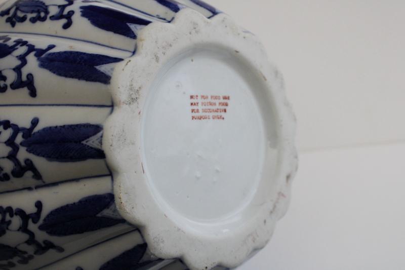 photo of Chinese blue and white ginger jar, 1990s vintage decorative porcelain vase or urn #6