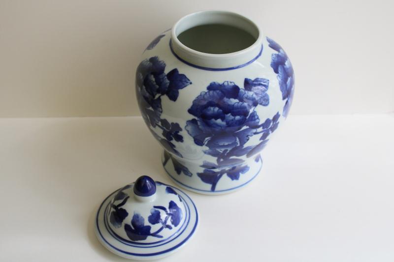 photo of Chinese porcelain ginger jar, 90s vintage blue & white china peony chinoiserie #2