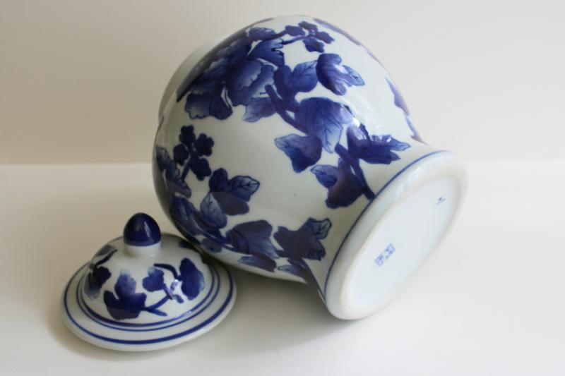 photo of Chinese porcelain ginger jar, 90s vintage blue & white china peony chinoiserie #4